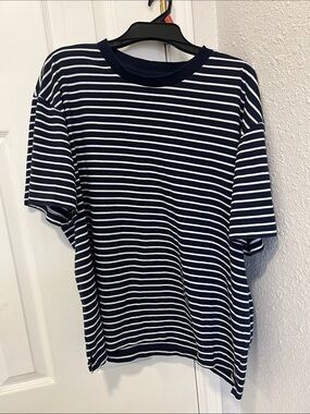 Gap men’s heavy tshirt size XL good condition